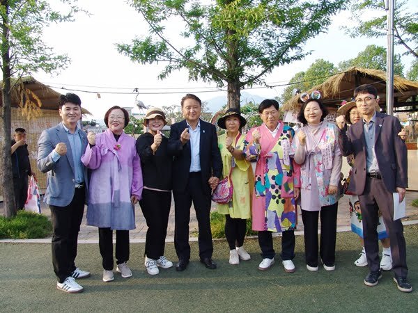 ▲ North Chungcheong Governor Kim Young-hwan participates in the festival