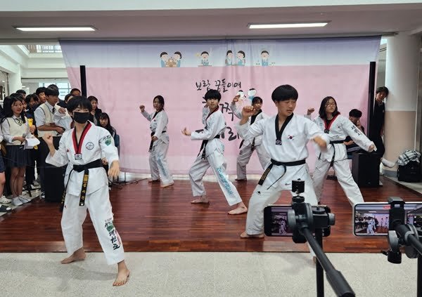 ▲ 29 Taiwanese high school delegation visits Boram Middle School