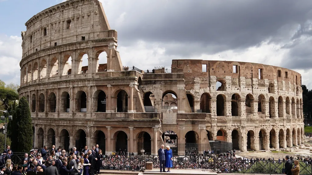 King and Queen at temple of love in Italy visit