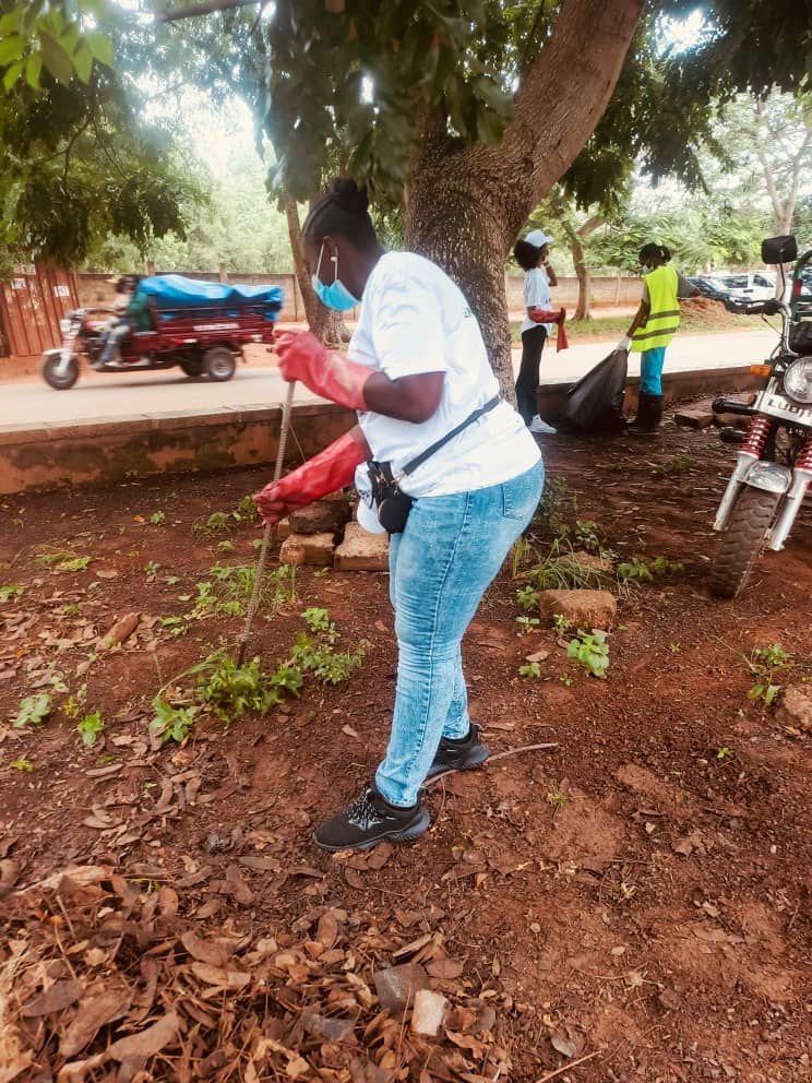 CleanVibeGhana partners with Buzzstop Boys to ignite sanitation revolution through clean-up exercise