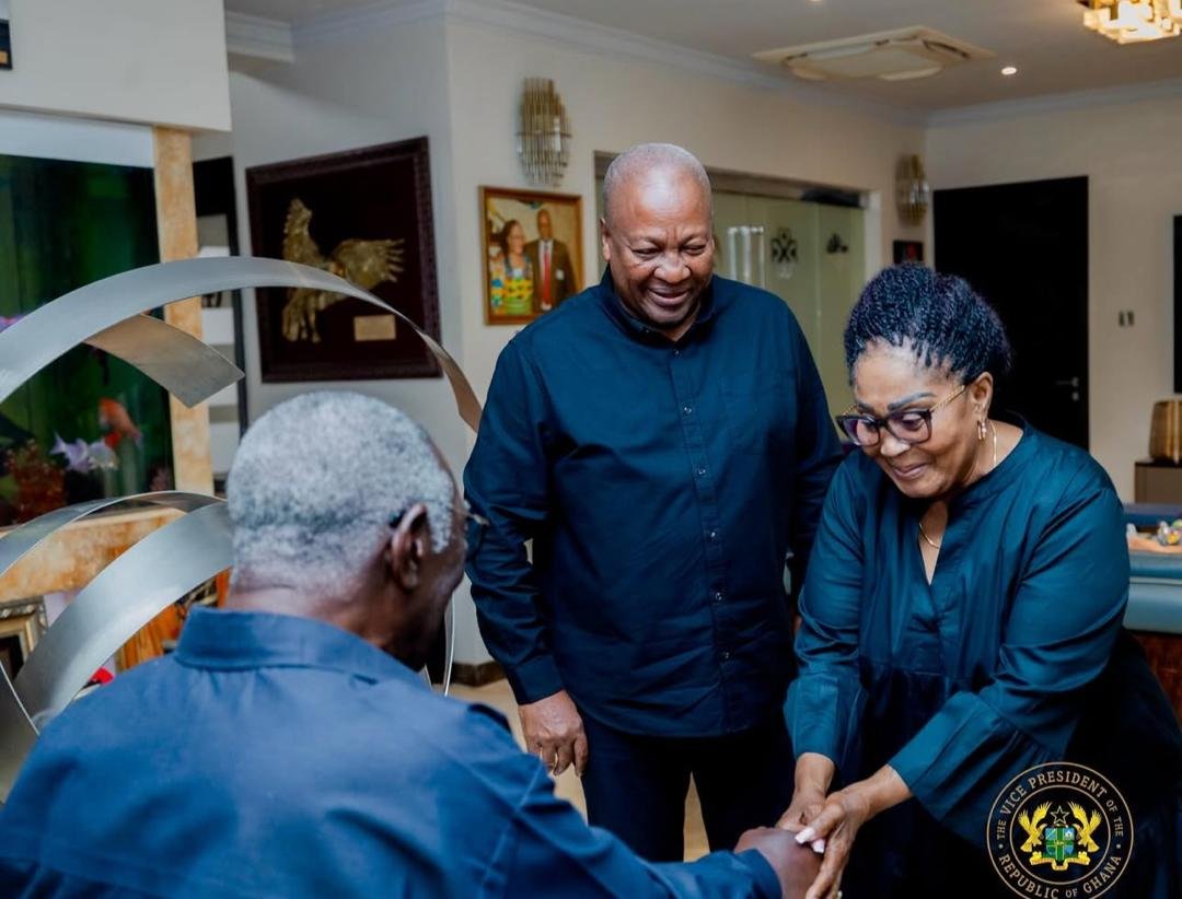 Former President Kufuor visits Mahama to commiserate with him over helicopter crash tragedy