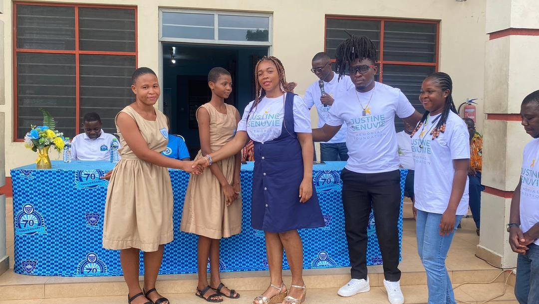 Justine Senuvie Memorial Foundation donates 100 Desks, scholarships to Kpando Senior High School
