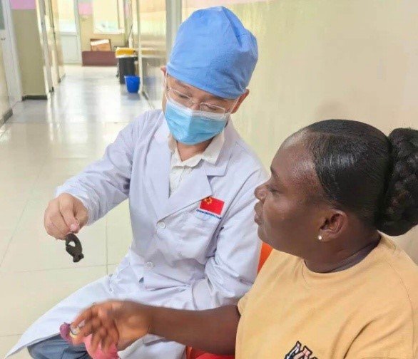 Chinese doctor uses Adinkra symbols in orthodox medicine practice