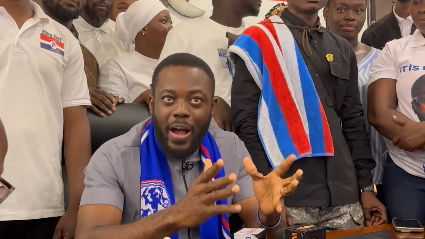 Dozens of NPP youth organisers pick nomination forms for Bawumia at party HQ