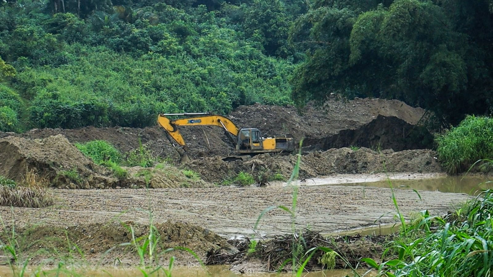 Police taskforce seizes 7 excavators in crackdown on galamsey in Ashanti region