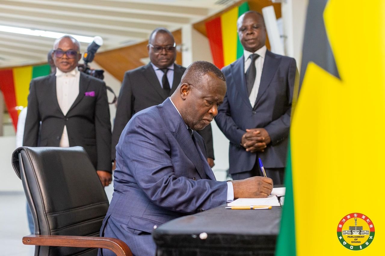 Photos: Ag. Chief Justice signs Book of Condolence for victims of tragic helicopter crash