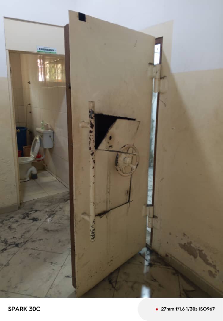 Central Regional Police hunt armed robbers after foiled bank attack Central Regional Police hunt armed robbers after foiled bank attack