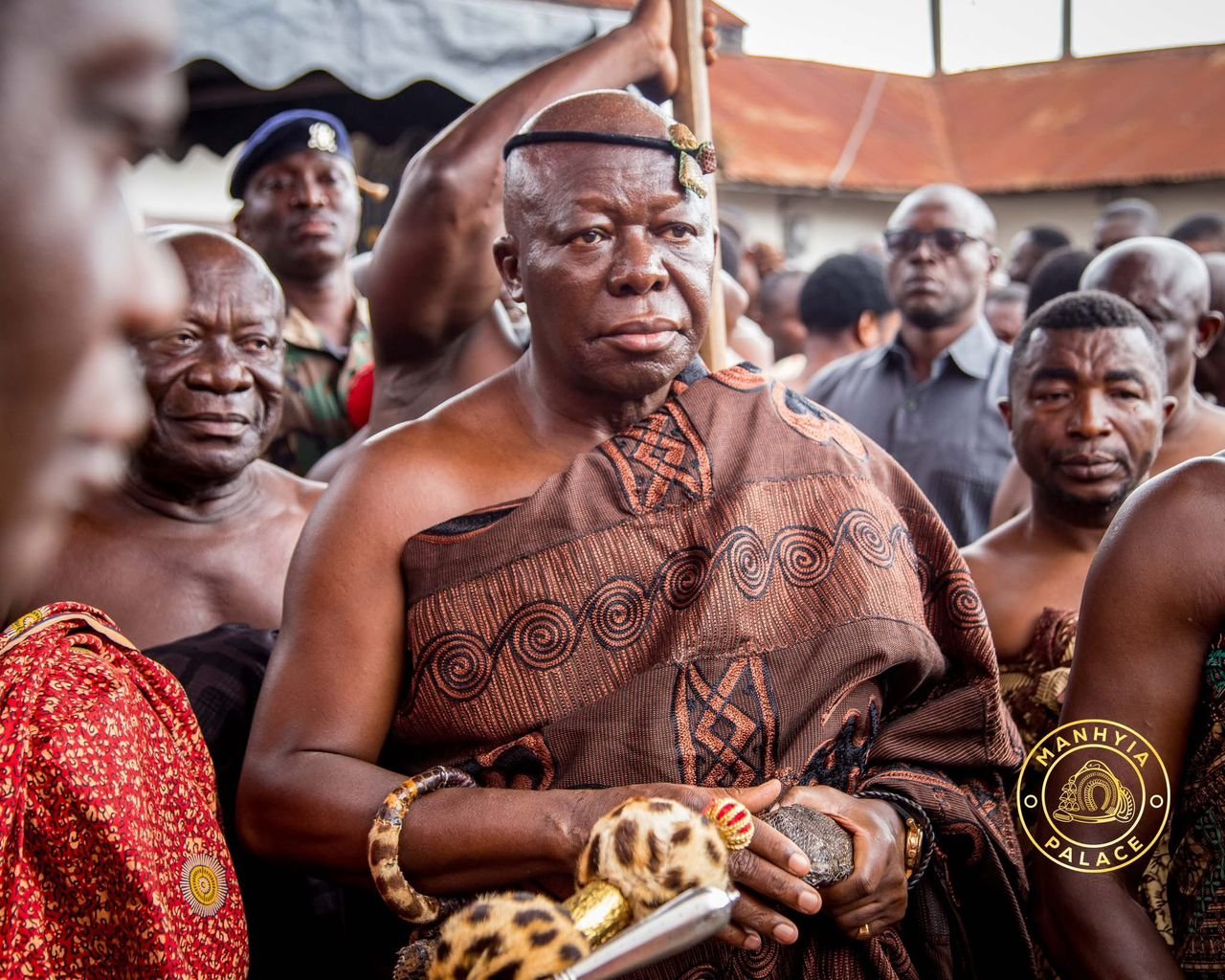 Asantehene marks 'Kuntunkuni Dae' in black and brown without ornaments