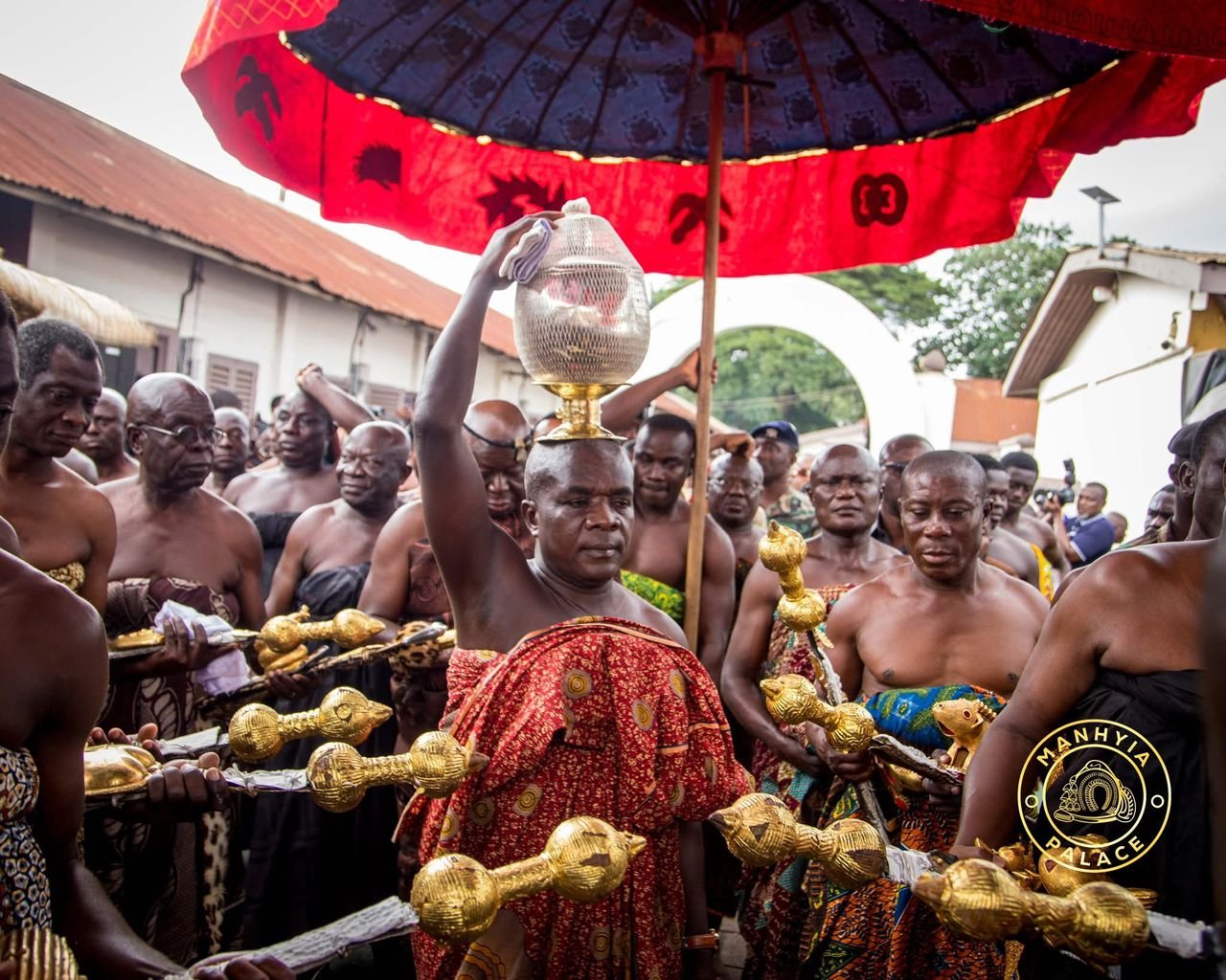 Asantehene marks 'Kuntunkuni Dae' in black and brown without ornaments