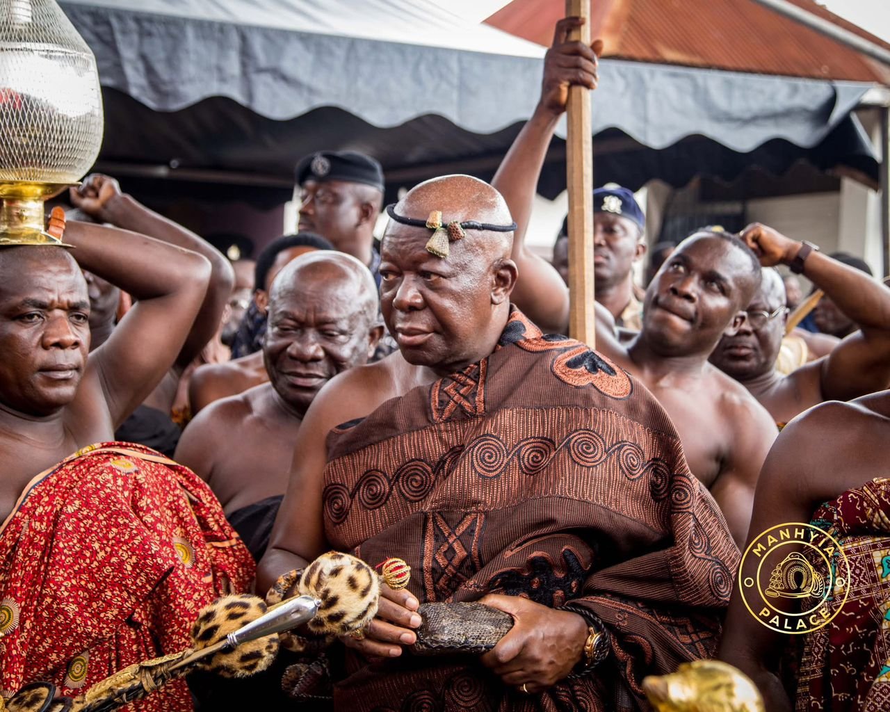 Asantehene marks 'Kuntunkuni Dae' in black and brown without ornaments