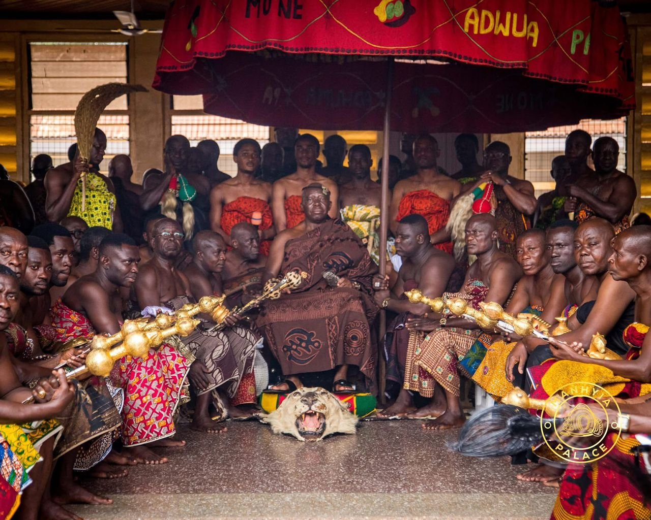 Asantehene marks 'Kuntunkuni Dae' in black and brown without ornaments