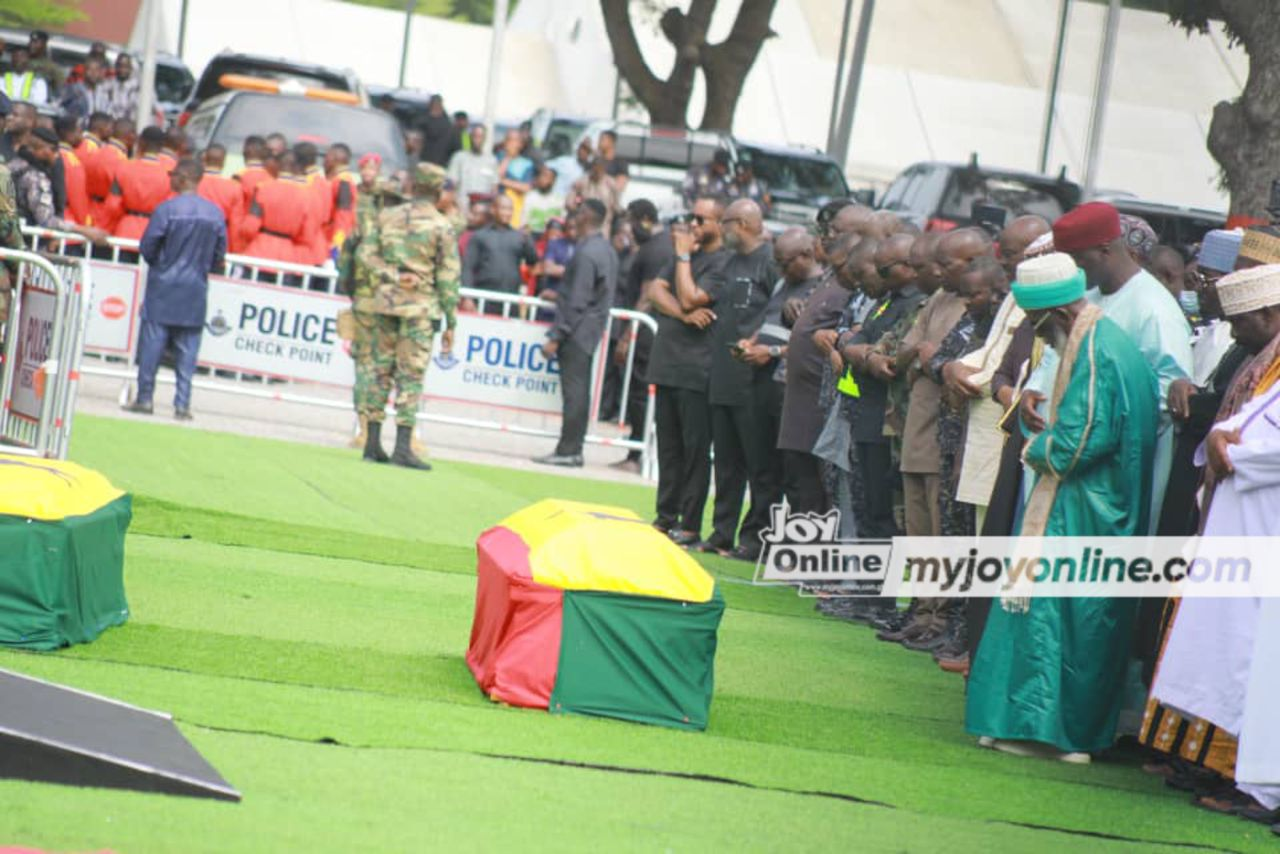 Photos from burial rites for Muslim victims of the helicopter crash
