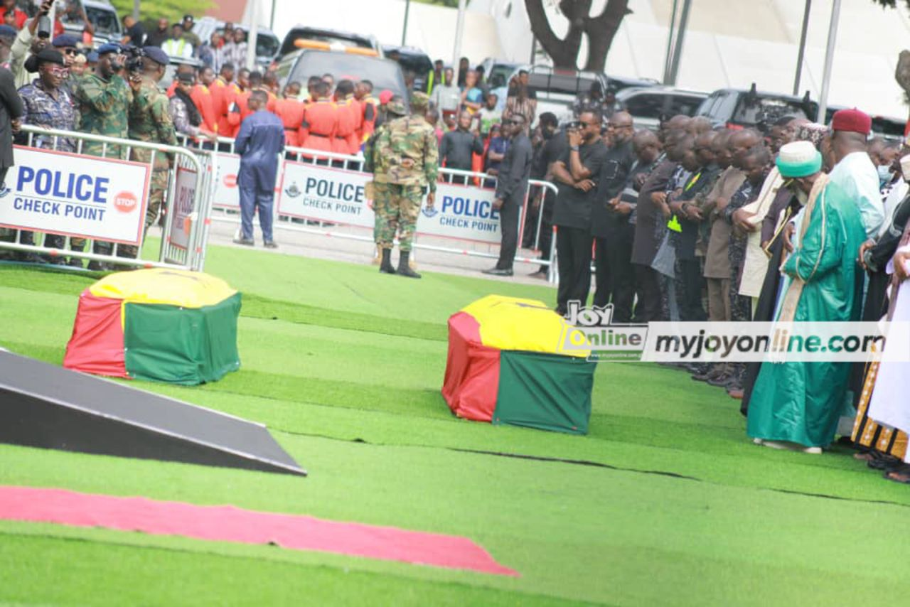 Photos from burial rites for Muslim victims of the helicopter crash