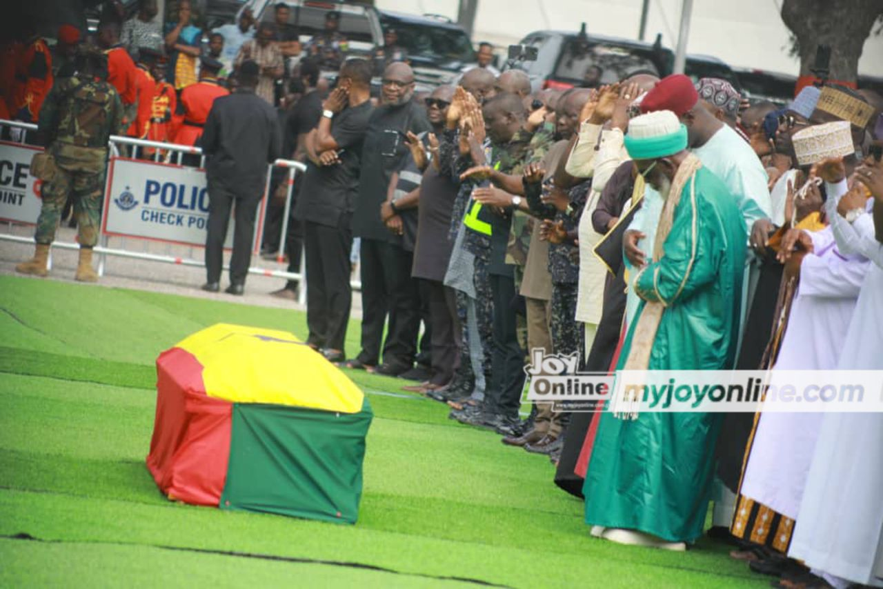 Photos from burial rites for Muslim victims of the helicopter crash
