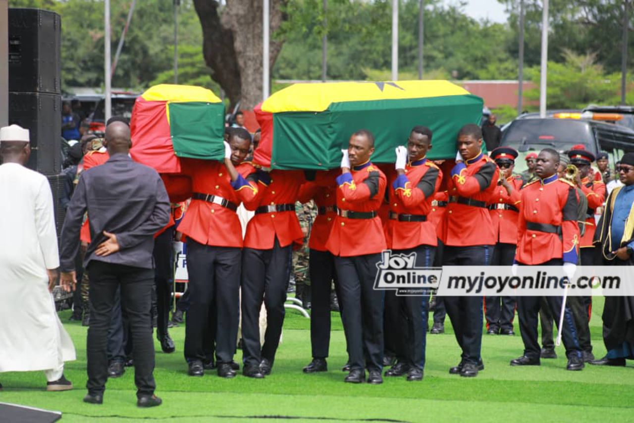 Photos from burial rites for Muslim victims of the helicopter crash
