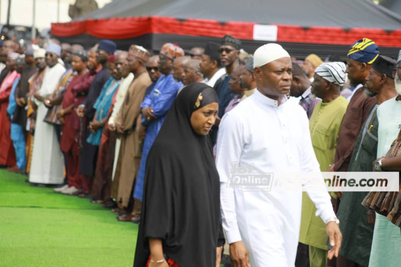 Photos from burial rites for Muslim victims of the helicopter crash