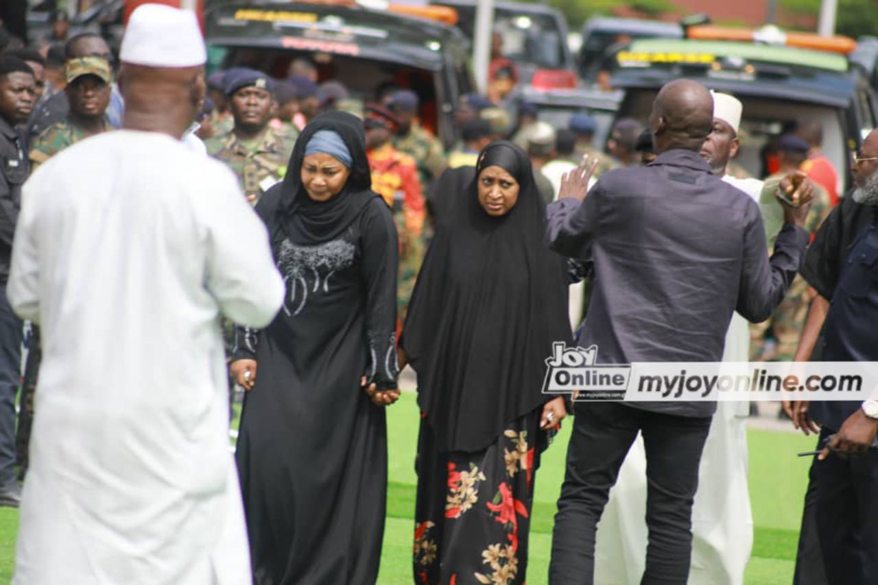 Photos from burial rites for Muslim victims of the helicopter crash