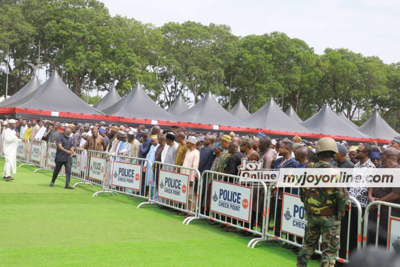 Photos from burial rites for Muslim victims of the helicopter crash