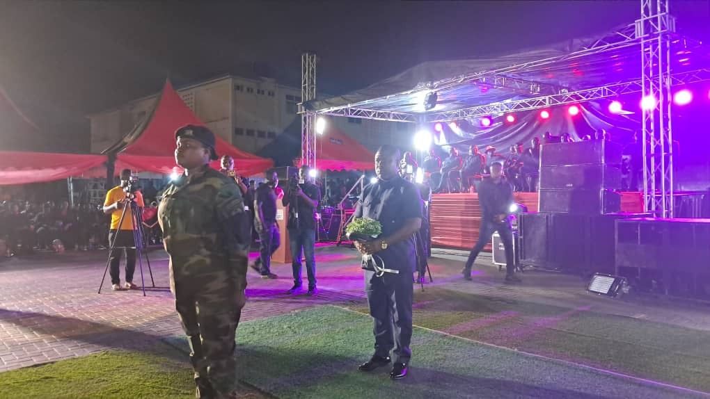 V/R holds vigil to honour victims of military helicopter crash