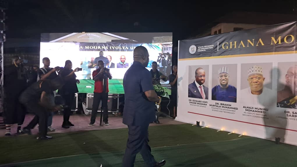 V/R holds vigil to honour victims of military helicopter crash