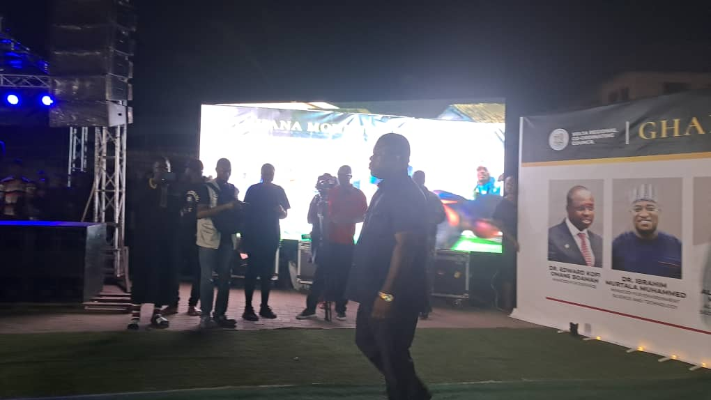 V/R holds vigil to honour victims of military helicopter crash