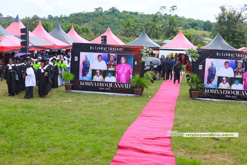 Akufo-Addo pays last respects to veteran journalist Ebo Quansah