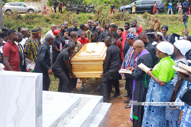 Akufo-Addo pays last respects to veteran journalist Ebo Quansah