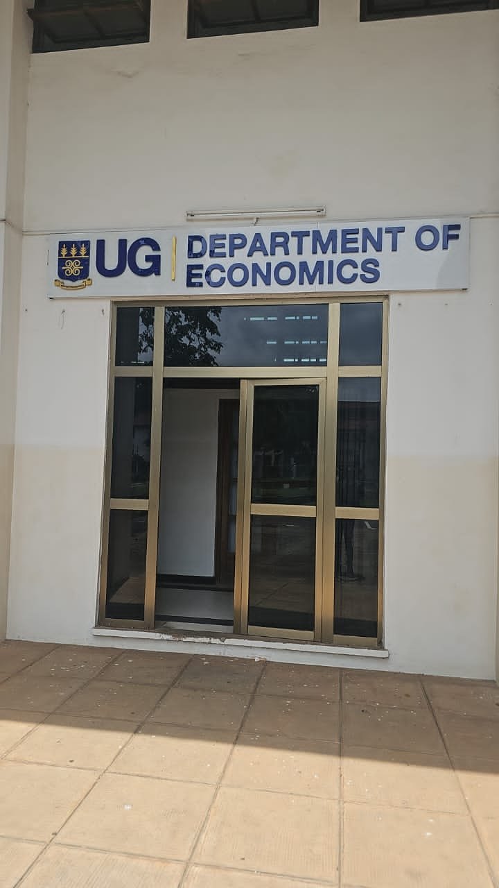 UG 2005 MPhil Economics alumni donate digital equipment to modernise graduate lecture halls