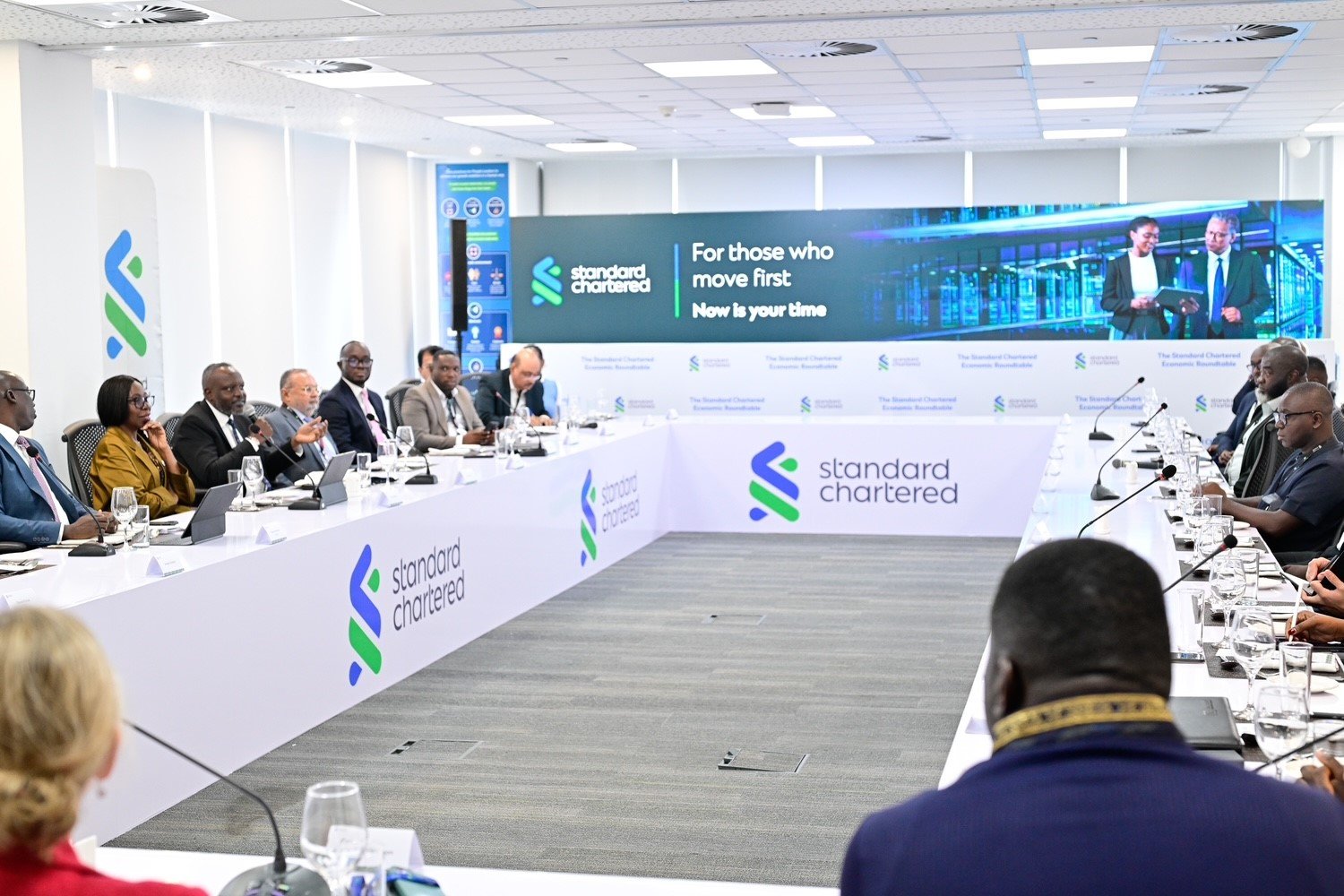 Standard Chartered hosts economic round table Standard Chartered hosts economic round table