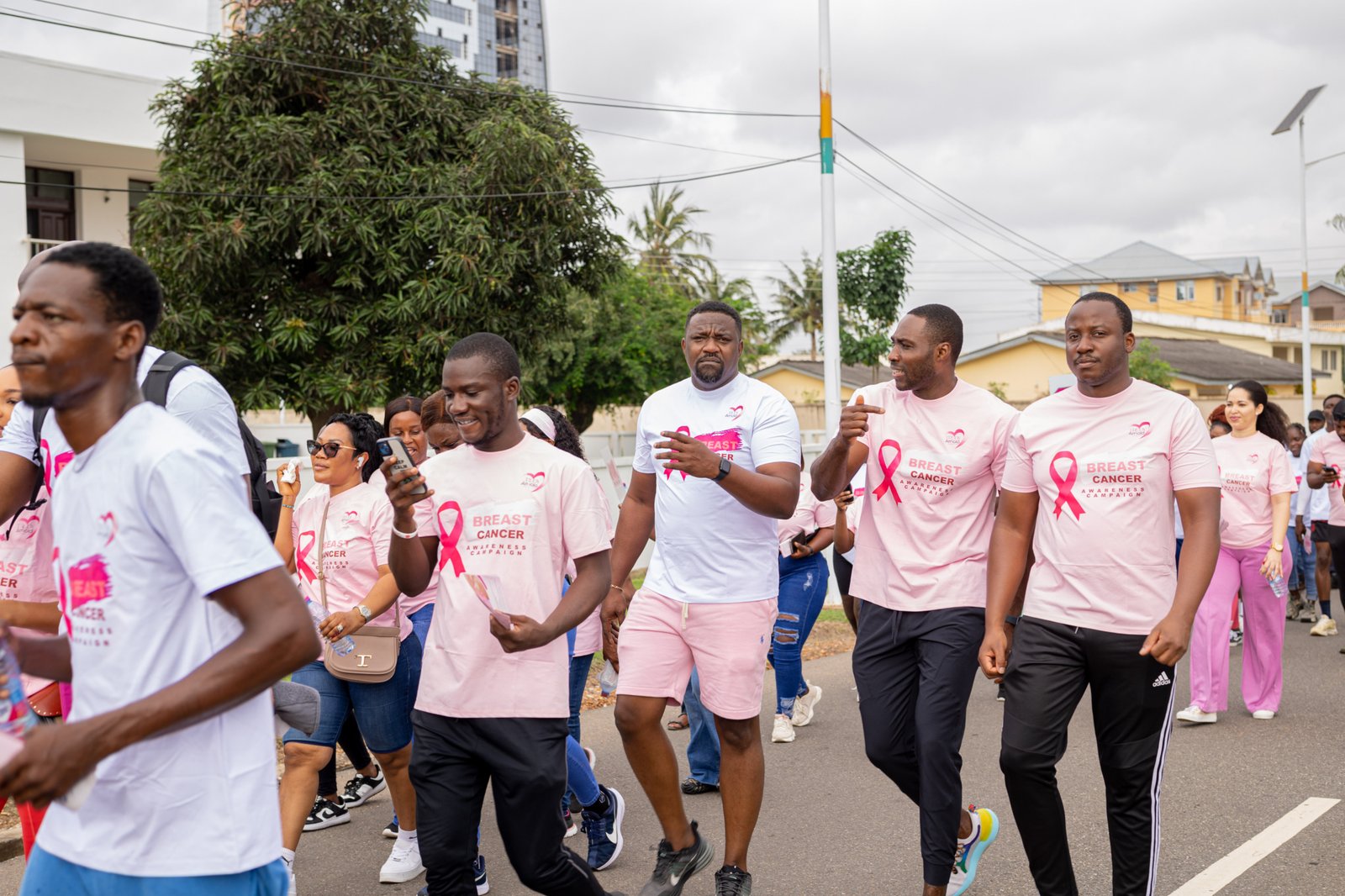 Trudy Arnold Foundation leads 7km health walk to raise awareness on breast cancer
