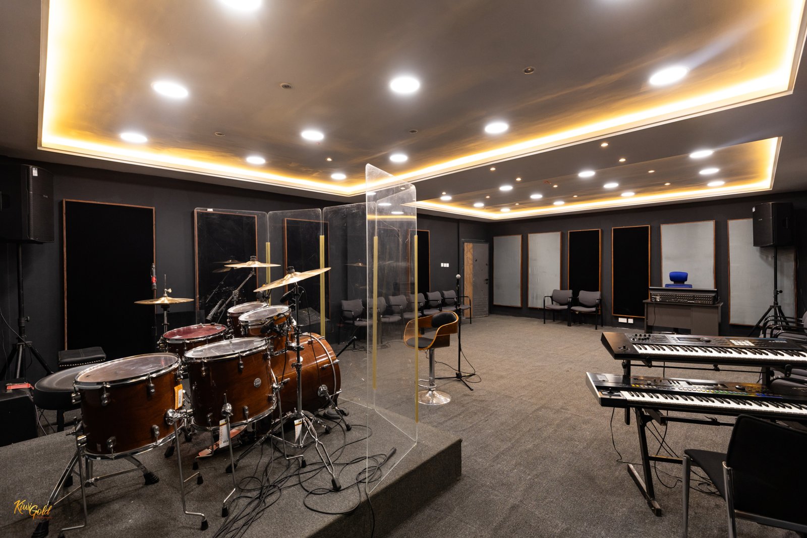 Joe Mettle opens ultra-modern Reverb Studios  at Sowutuom 