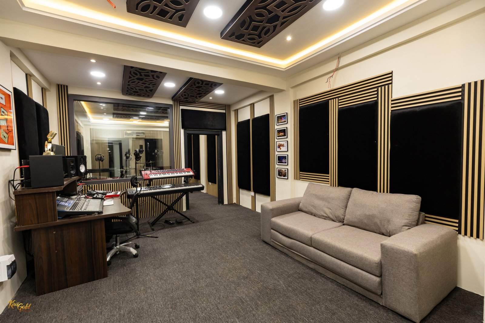 Joe Mettle opens ultra-modern Reverb Studios  at Sowutuom 
