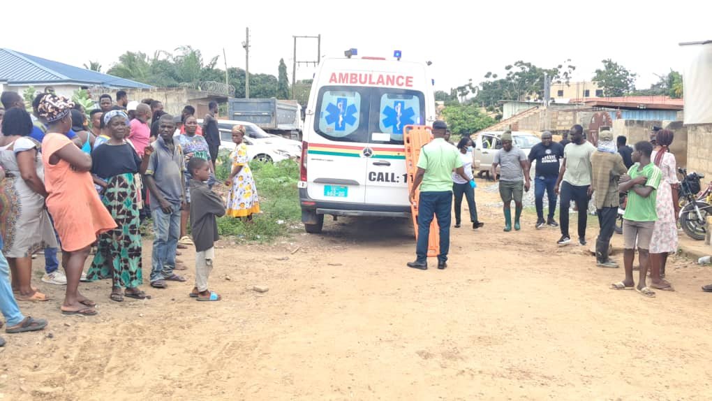 Mason rescued with severe leg injury after building collapse at Kasoa New Market