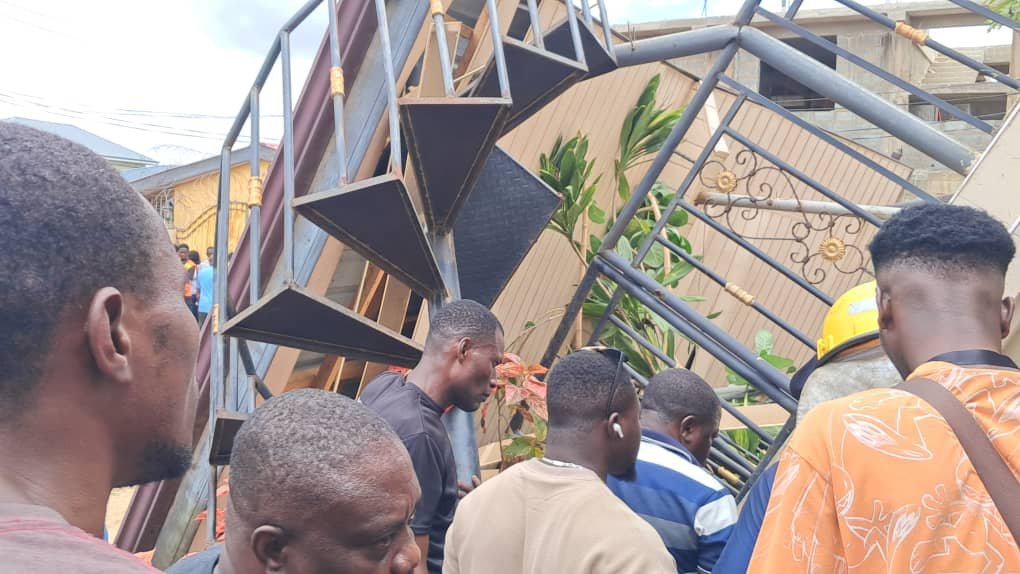 Mason rescued with severe leg injury after building collapse at Kasoa New Market