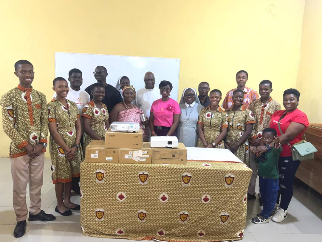 MagMina Foundation donates projectors to boost ICT education at Sacred Heart SHS MagMina Foundation donates projectors to boost ICT education at Sacred Heart SHS