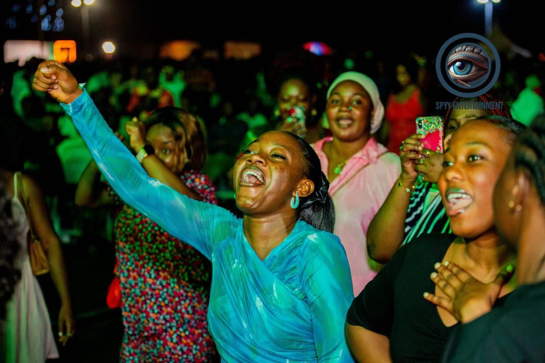 A Drizzle of Romance: Kwabena Kwabena’s love songs shine through in Takoradi anniversary spectacle A Drizzle of Romance: Kwabena Kwabena’s love songs shine through in Takoradi anniversary spectacle