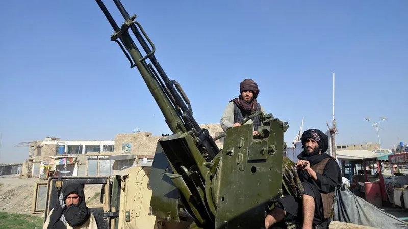 Afghan Taliban and Pakistan agree short truce after deadly clashes