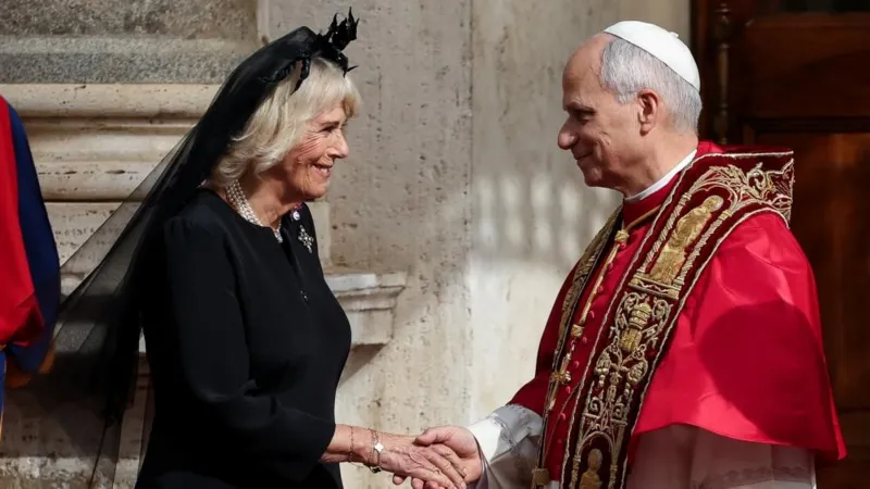 King and Pope make history by praying side by side