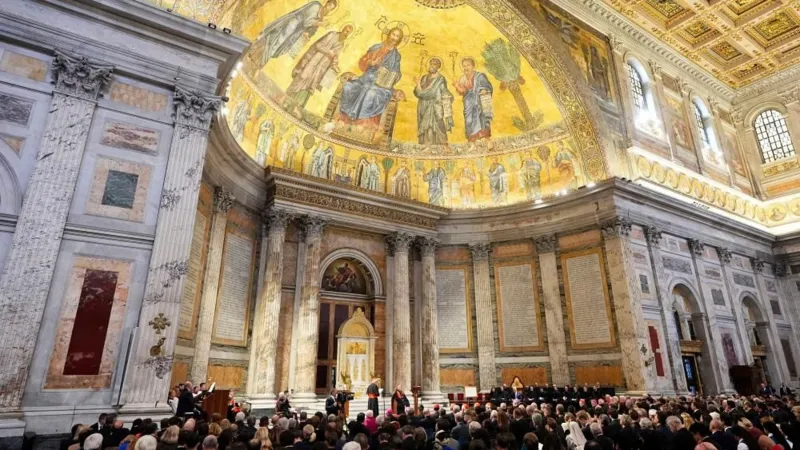 King and Pope make history by praying side by side
