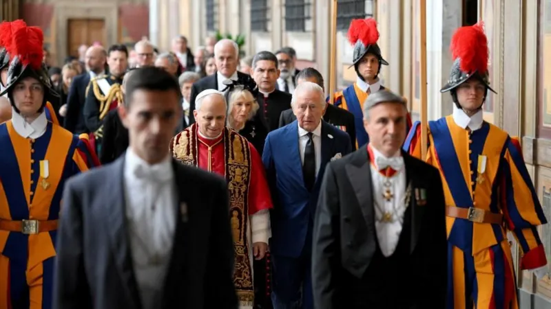 King and Pope make history by praying side by side