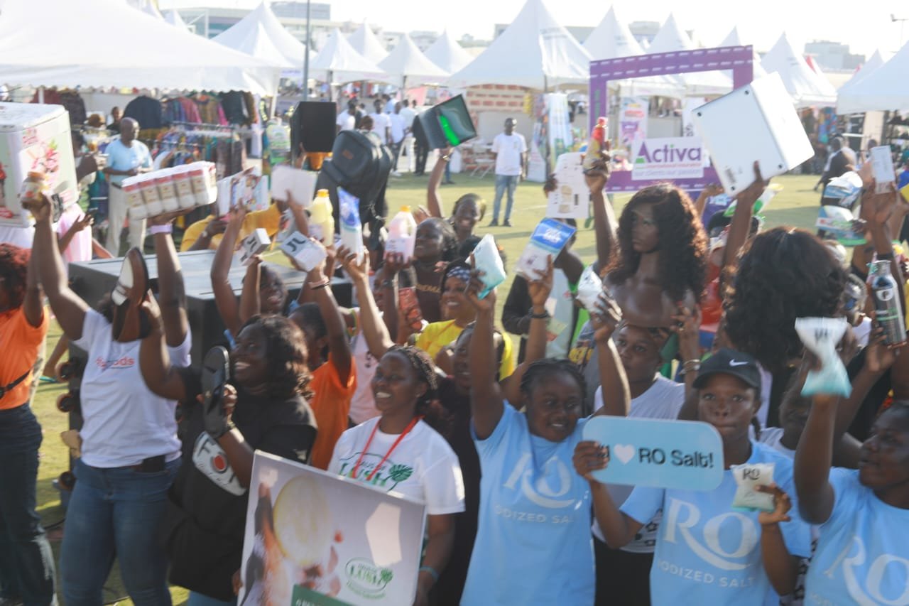 Perez Musik leads patrons and vendors in spirit-filled worship at grand finale of Ecobank-JoyBusiness SME Fair