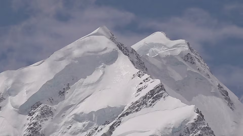 American climber among two dead after fall from New Zealand's highest mountain American climber among two dead after fall from New Zealand's highest mountain