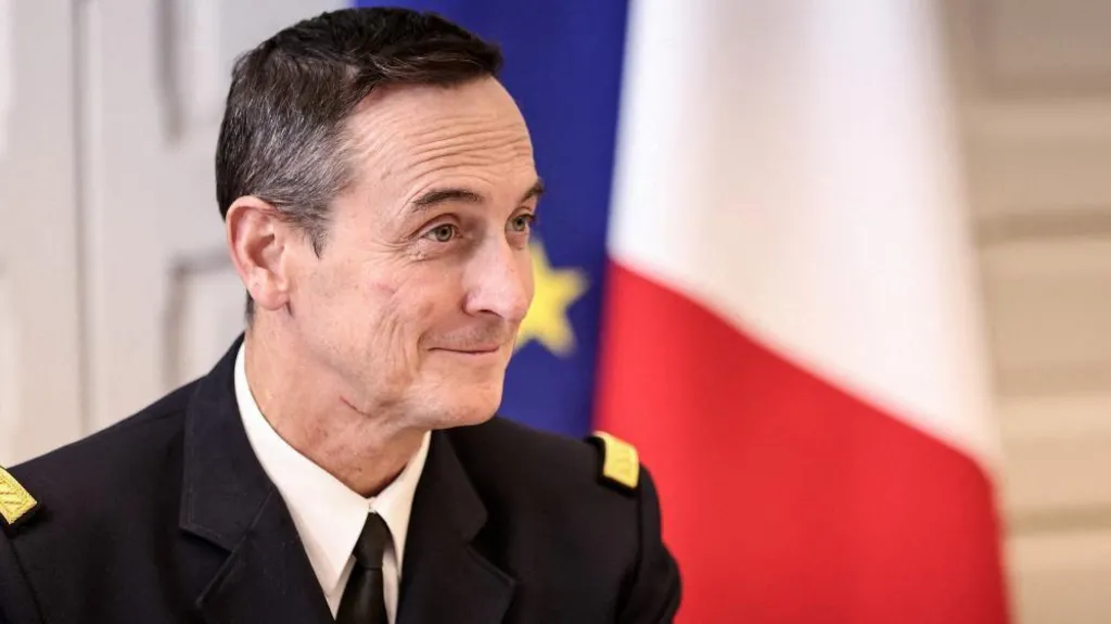 France to bring in form of military service, 25 years after conscription was phased out