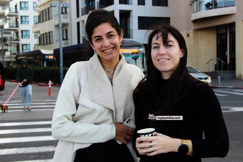 Photos: Busy Sunday Morning at Tel Aviv Beach