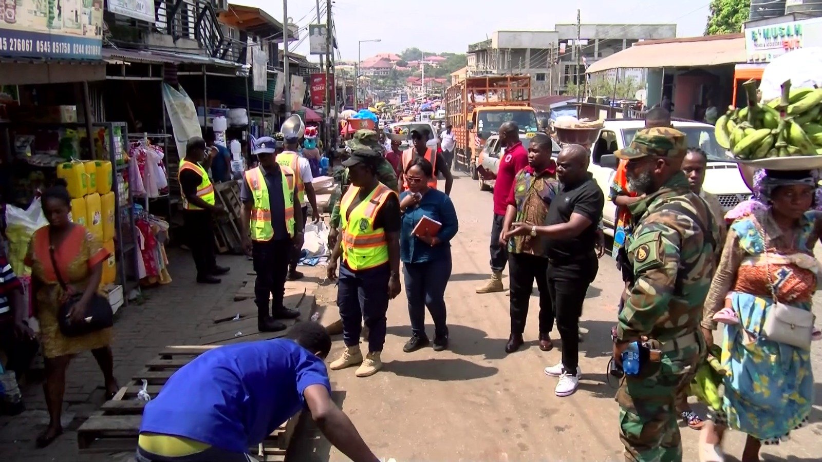 KMA cracks down on street trading; seizes goods, tows vehicles in Kejetia, Bantama