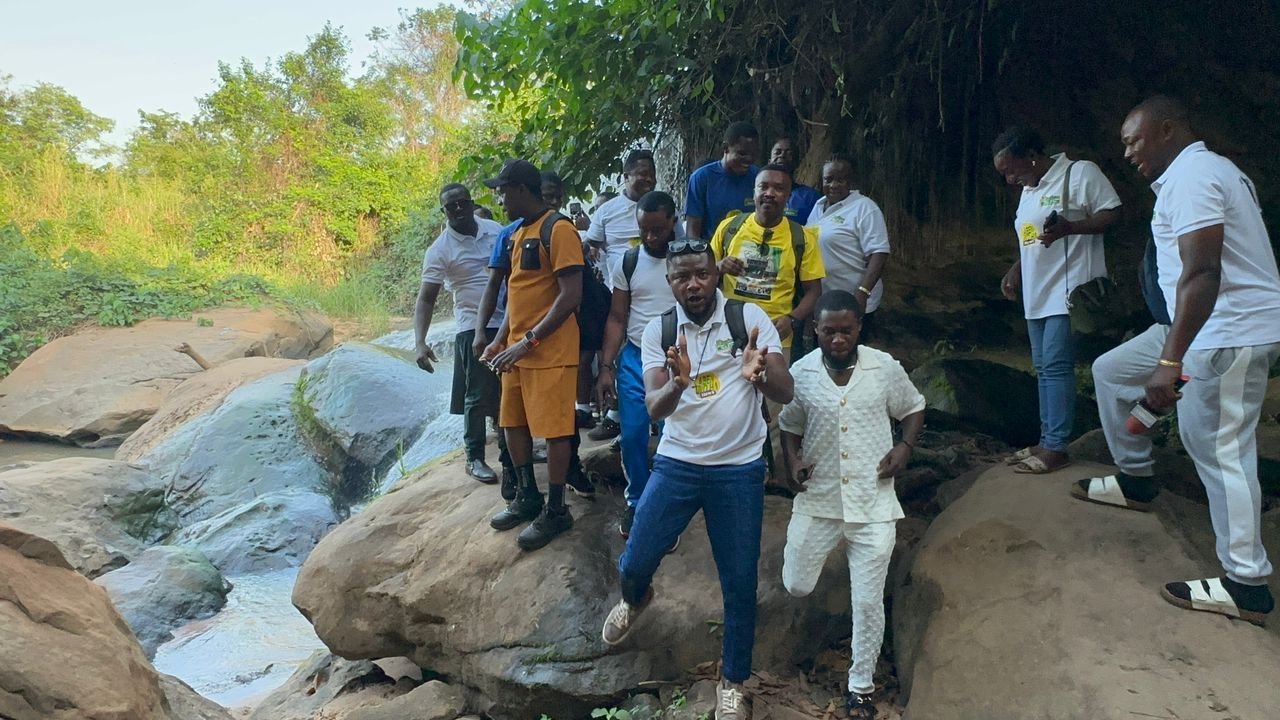 ‘Aben Wo Ha News’ fanbase bond over year-end excursion to Buaben-Fiema and Kintampo falls ‘Aben Wo Ha News’ fanbase bond over year-end excursion to Buaben-Fiema and Kintampo falls