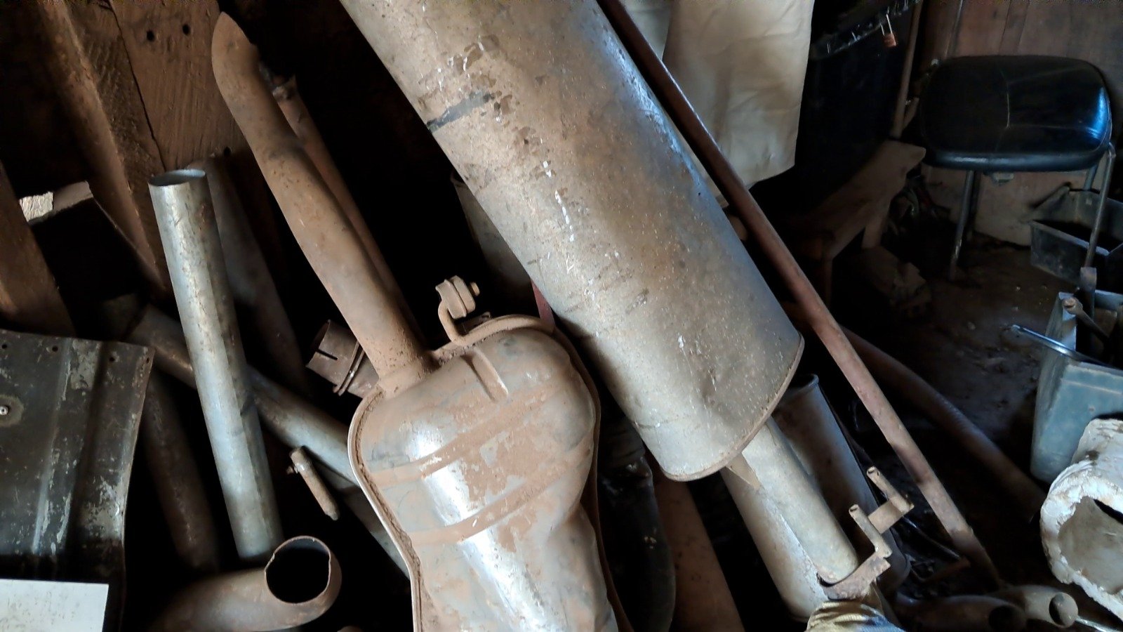 Experts say missing engine part in most Ghanaian vehicles polluting air, sickening people