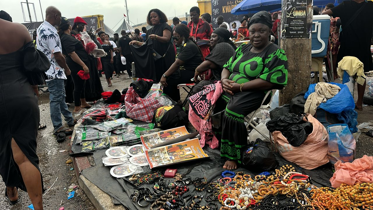 Daddy Lumba: Brisk business as fans defy rains to honour highlife legend Daddy Lumba: Brisk business as fans defy rains to honour highlife legend