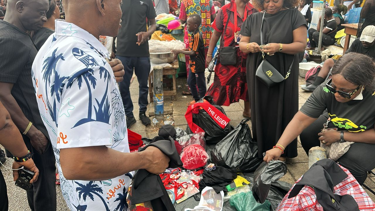 Daddy Lumba: Brisk business as fans defy rains to honour highlife legend Daddy Lumba: Brisk business as fans defy rains to honour highlife legend