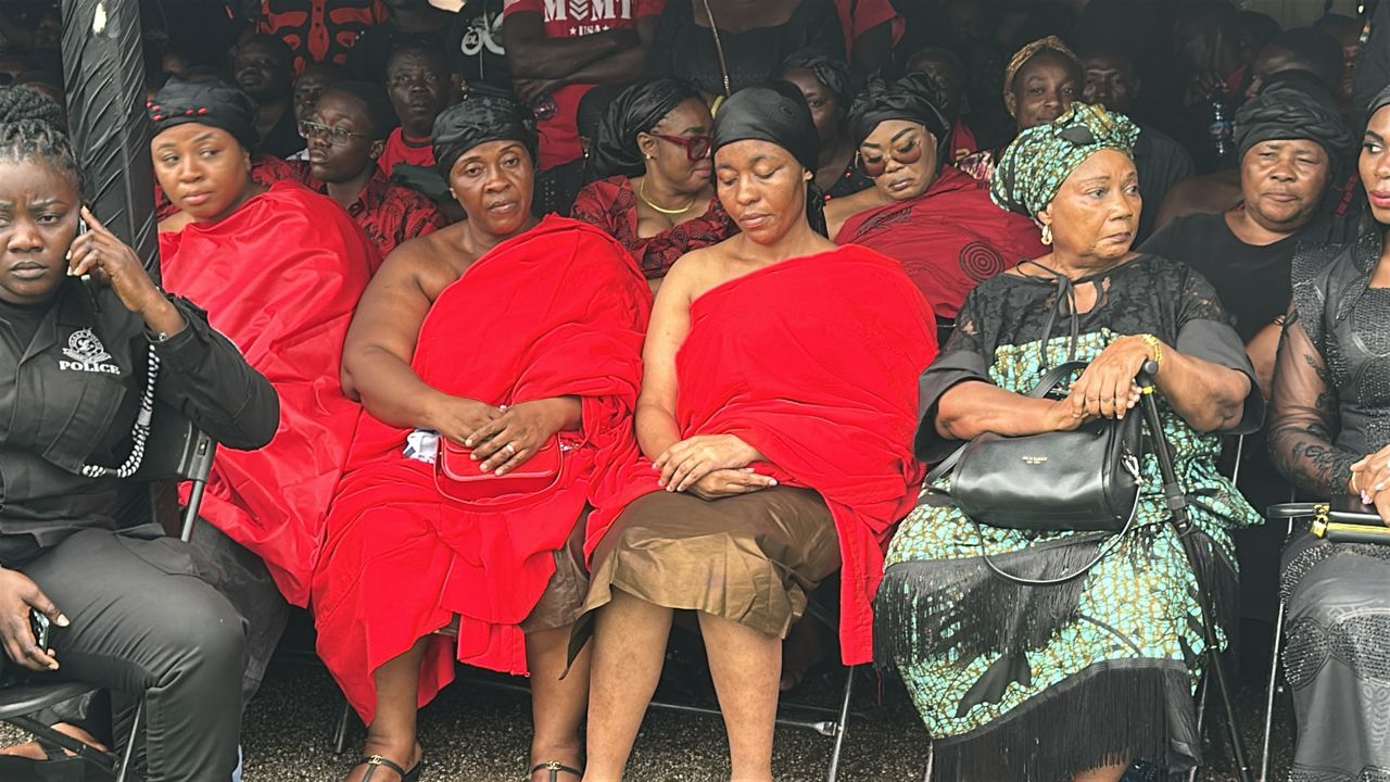 Daddy Lumba: Brisk business as fans defy rains to honour highlife legend Daddy Lumba: Brisk business as fans defy rains to honour highlife legend